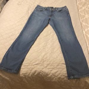 Mid rise Levi skinny jeans.